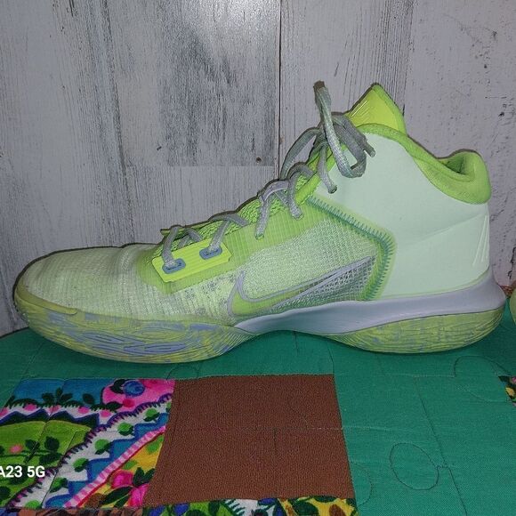 Nike Kyrie Flytrap 4 Barely Volt Men's 11.5 CT2972-700 - Picture 9 of 13